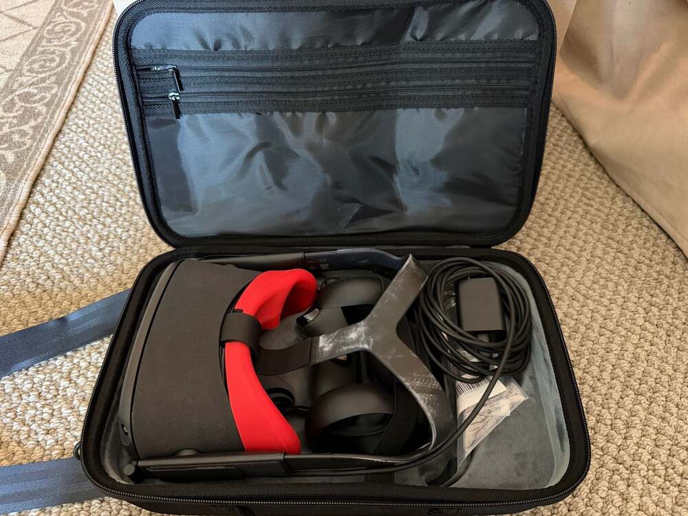Oculus Quest All-in-One VR Headset with Carrying Case and Accessories